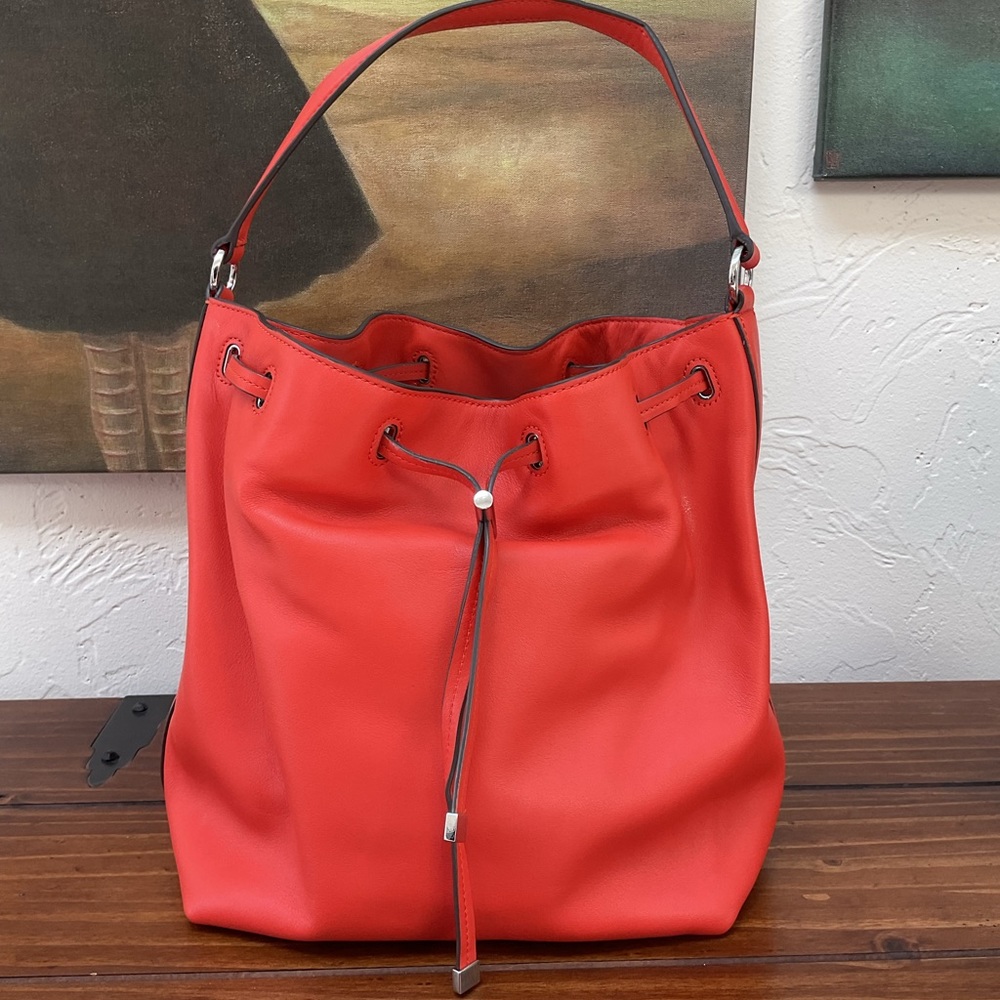 TORY BURCH ORANGE BUCKET BAG WITH CROSS BODY STAP